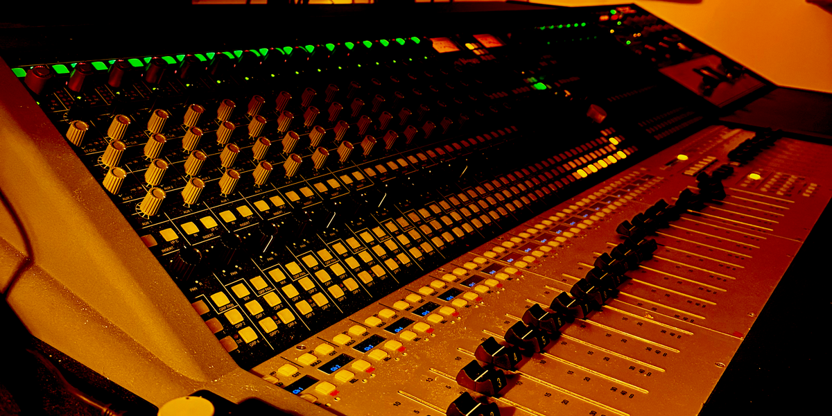 What LUFS Should You Master To? Guide to Spotify, Apple Music and Every Streaming Platform (2026)